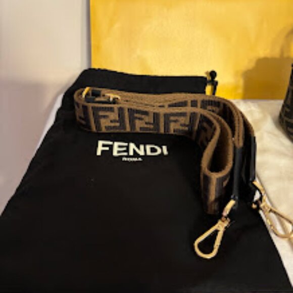 AUTHENTIC MINI FENDI by the way Bag - comes with 2 Straps and a Fendi bag! - Picture 3 of 16